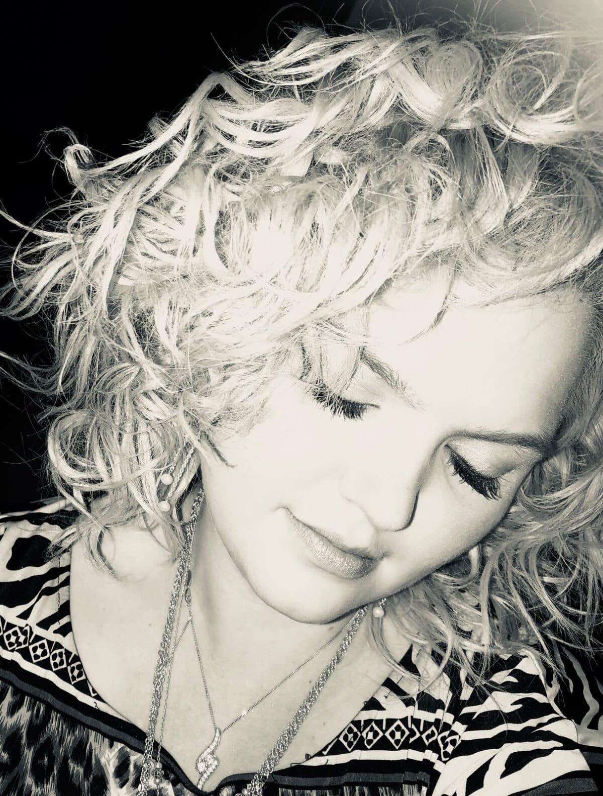 Rising Country Star Ashley Puckett: Bonding with Audience through 