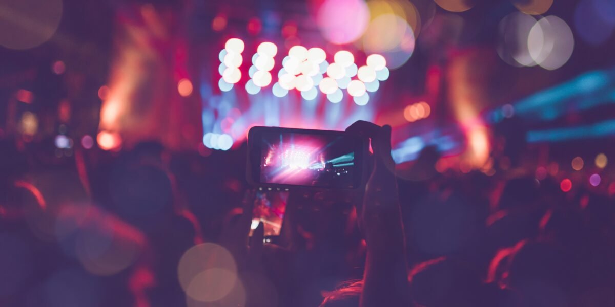 Coldplay’s Ticket Fight Highlights Changing Fan Access in Live Music