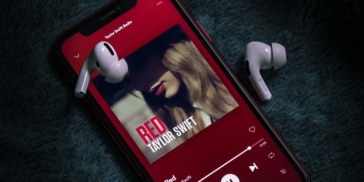 Taylor Swift Shakes Up Spotify And Apple Music With New Unreleased Tracks
